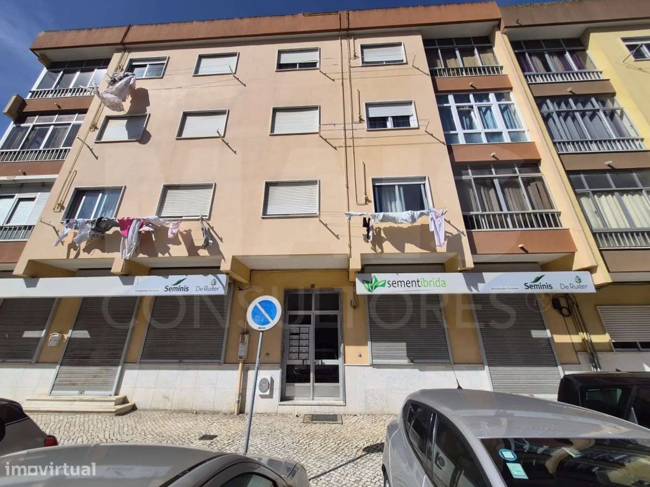 Apartamento de 3 Assoalhadas com Varanda na Serra da Mina-0