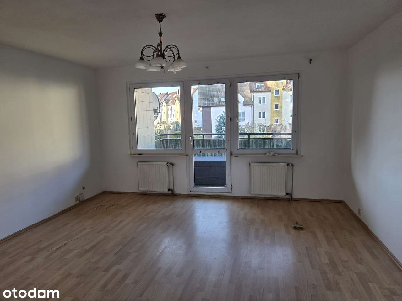 Trzypokojowe,  I piętro, balkon ogródek , brak PCC-0