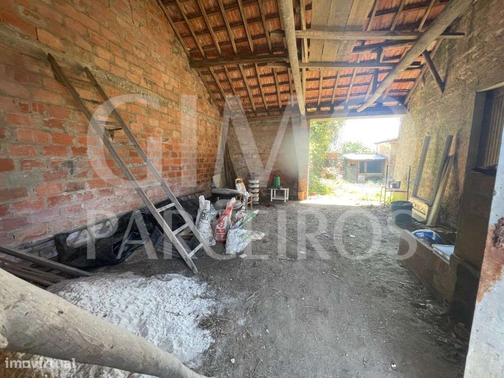 Moradia T4 para Remodelar em Oliveirinha + Terreno a poucos minutos...-26