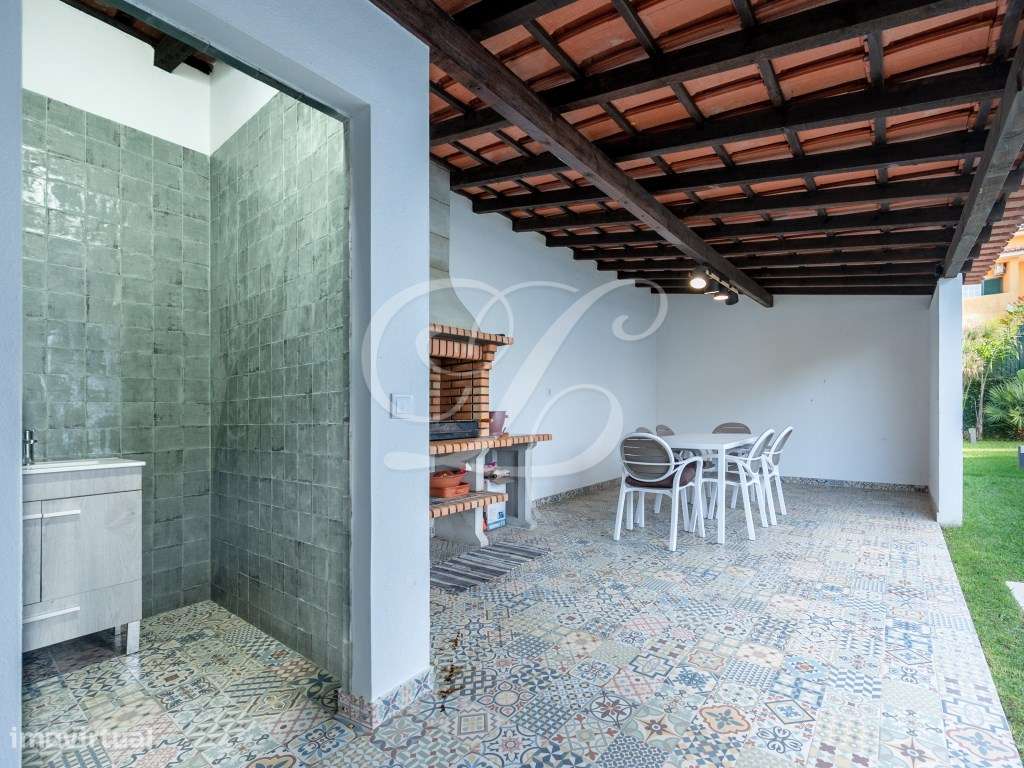 Moradia T4+1 com piscina, jardim relvado e área de barbecue | Cascais-26