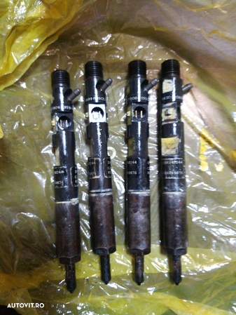 Set Injectoare cod: 8200240244 1.5DCI pentru Dacia Logan, Renault Kangoo, Clio 2, Euro 3 - 1