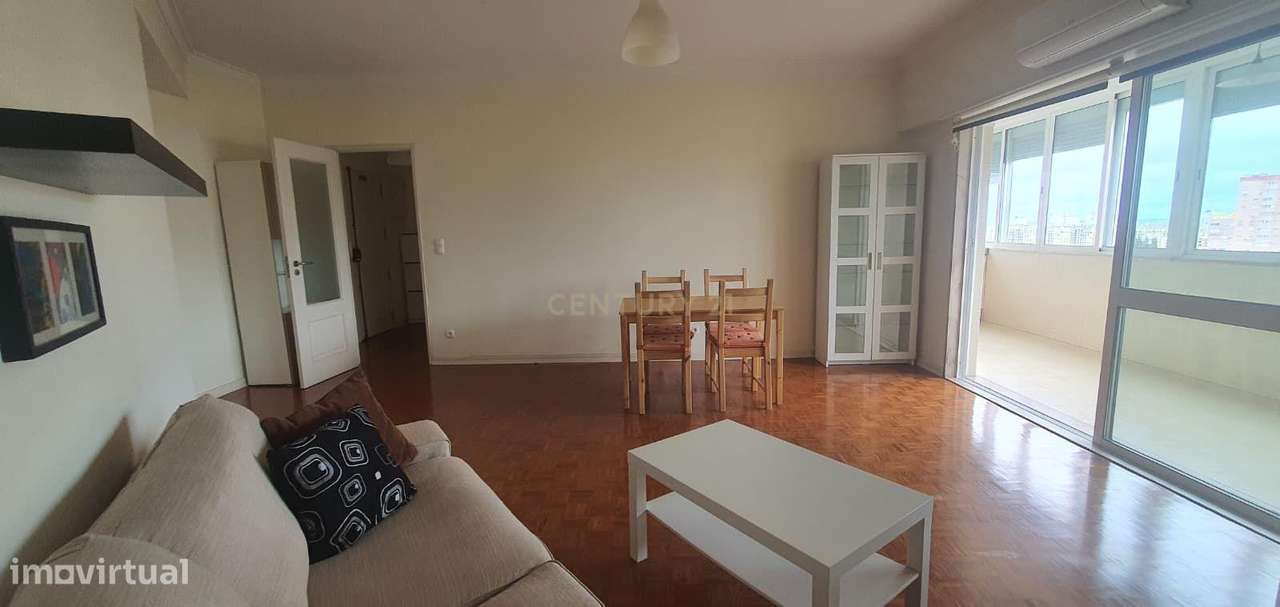 Apartamento T2 mobiliado com Vista Panorâmica e parqueamento em Lisboa - Grande imagem: 2/23
