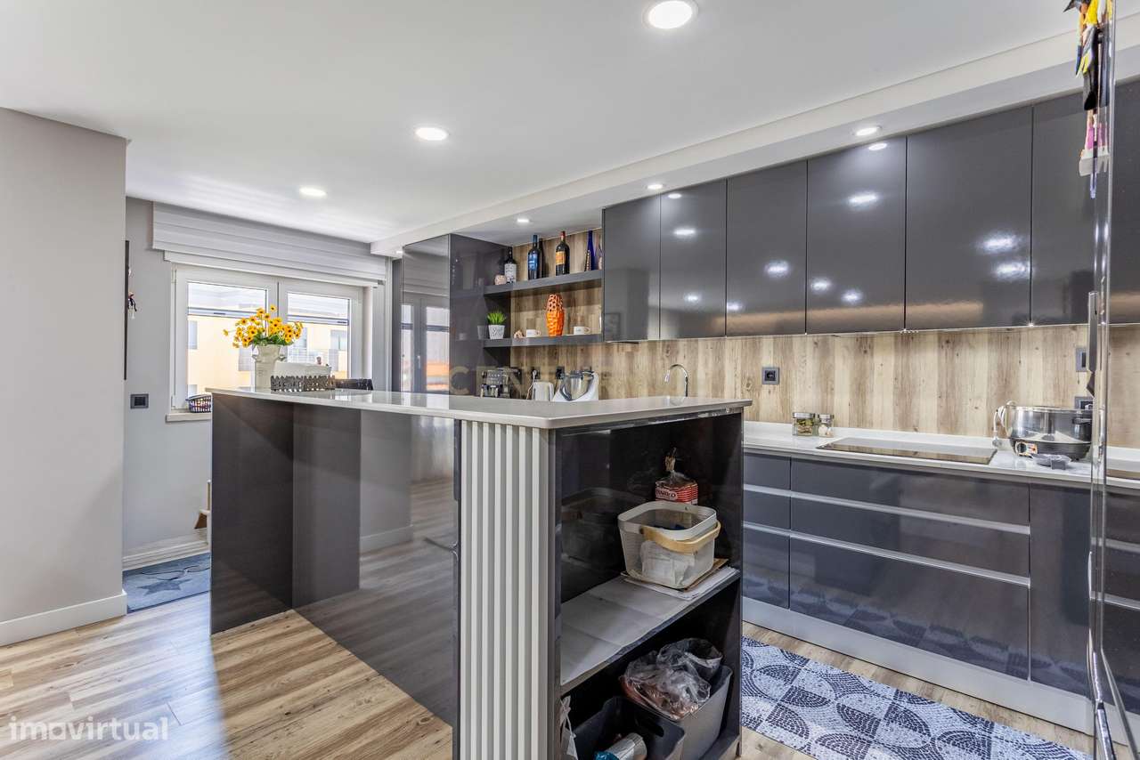 Moderno Apartamento T4 no Carregado em condomínio fechado-8