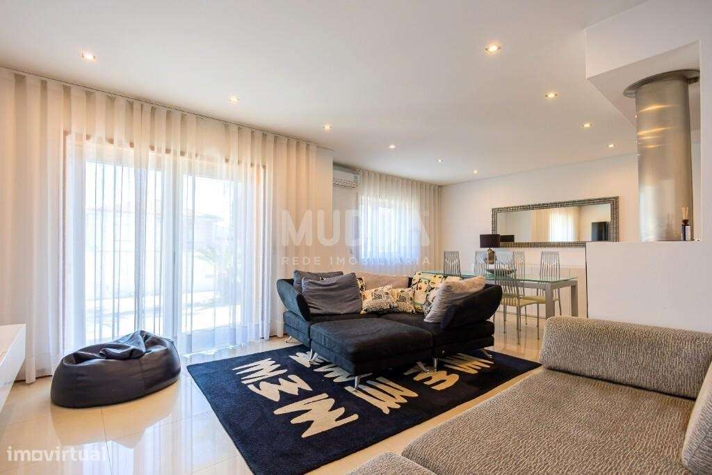 Excelente moradia geminada T4 em Santa Maria da Feira-6