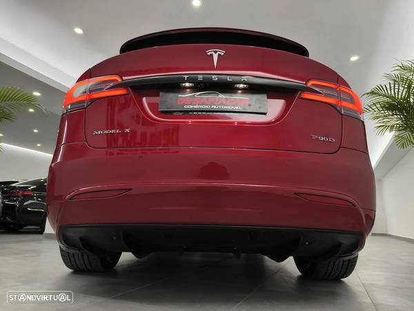 Tesla Model X 90D - 19