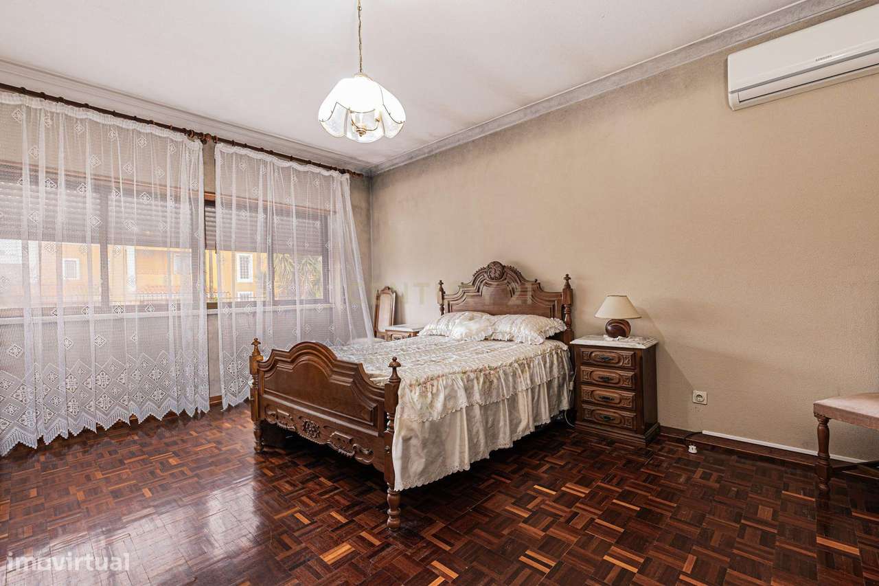 Excelente Moradia T3+4 em Fernão Ferro duas garagens-12