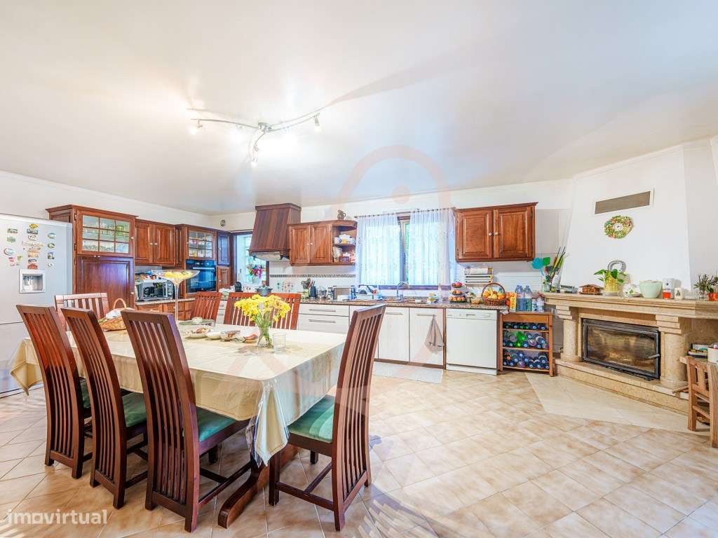 Refúgio Perfeito no Campo com Vista de Sonho e Piscina!-14