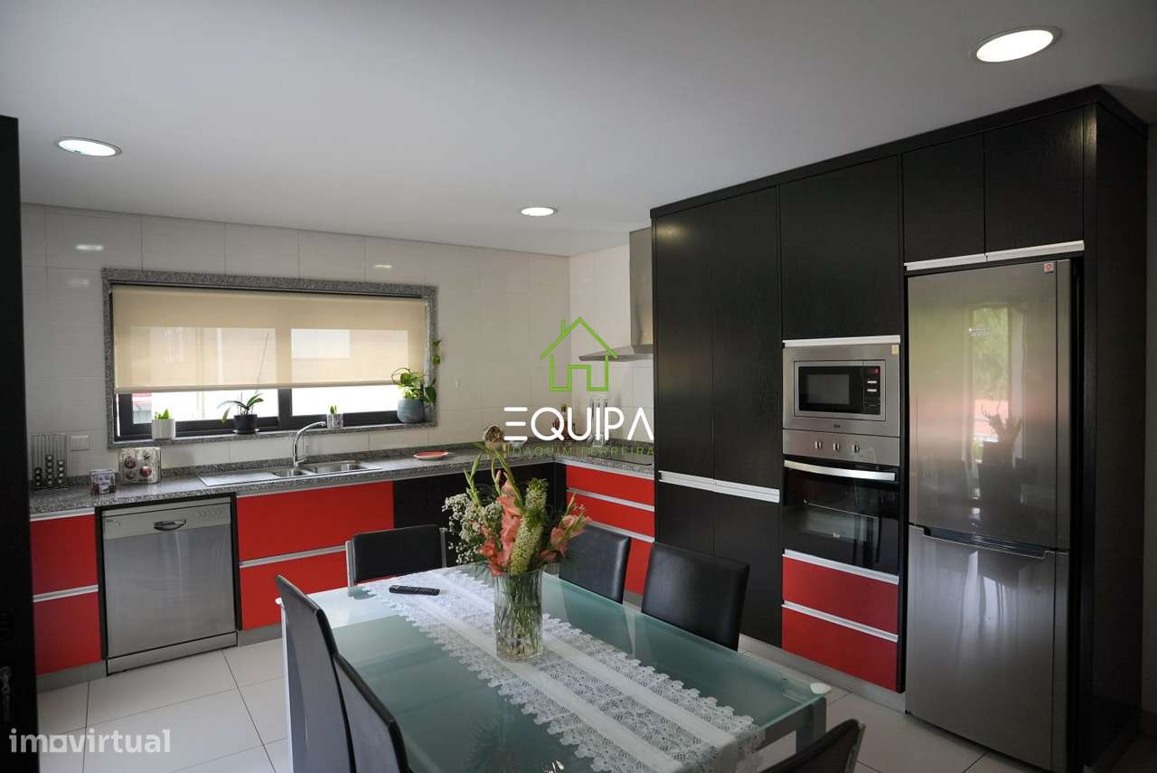 MORADIA ISOLADA T3+T2-18