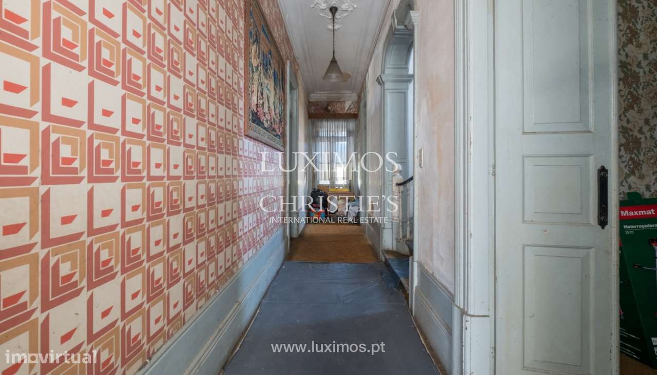 Palacete centenário e terreno de 5000m2, em Canidelo, V. N. Gaia - Grande imagem: 4/7