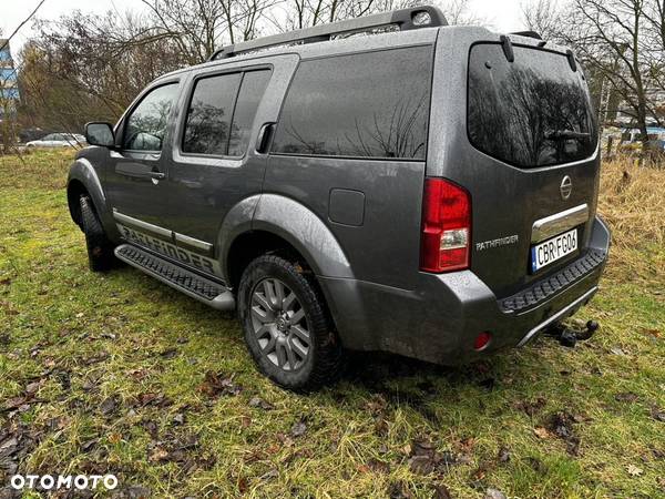 Nissan Pathfinder 3.0 D V6 LE EU5 - 2