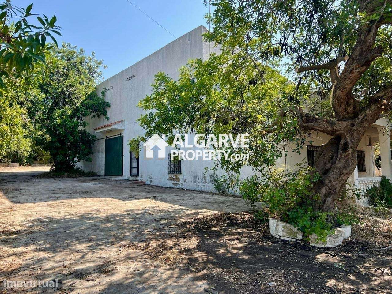 Moradia localizada em zona calma e residencial entre Vilamoura e Loulé - Grande imagem: 4/15