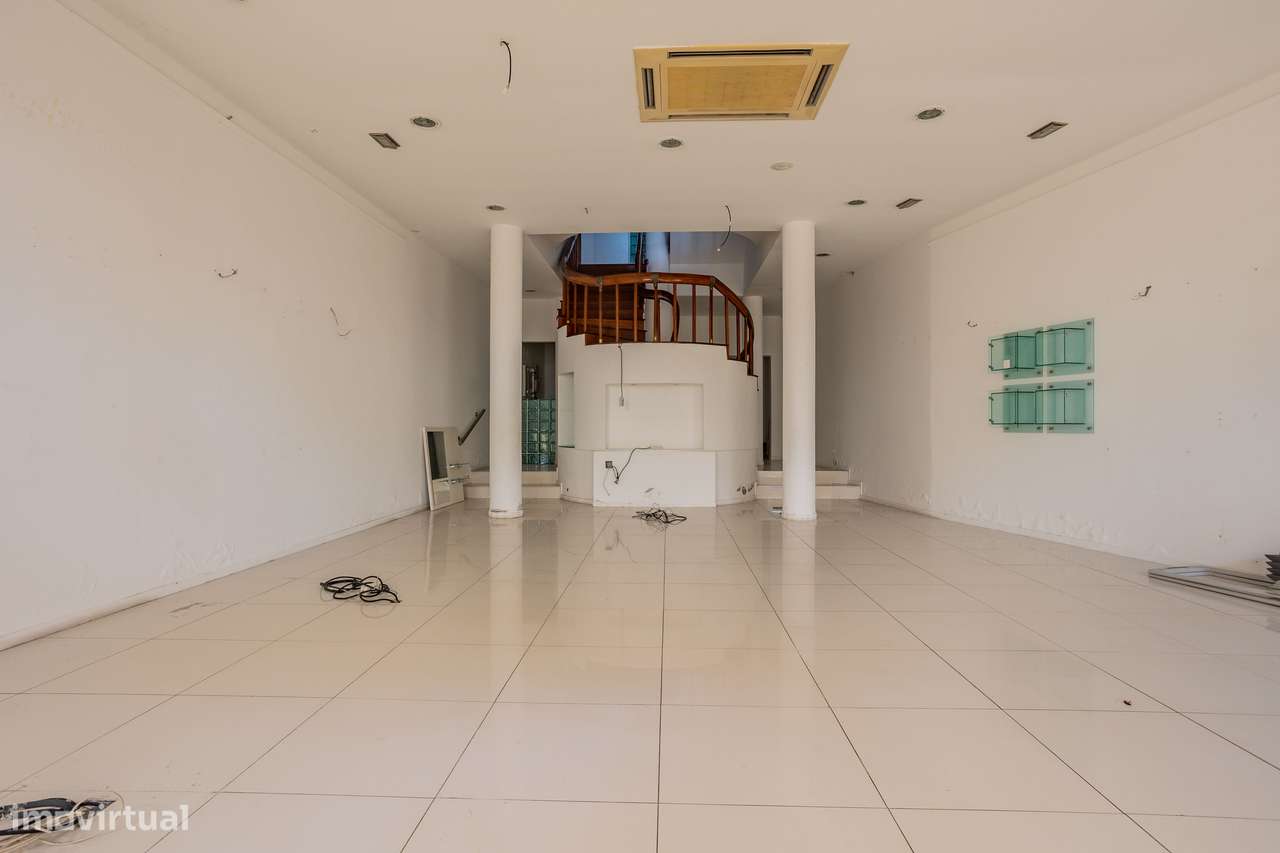 Imóvel comercial em edifício histórico, Ponta Delgada - Grande imagem: 3/8