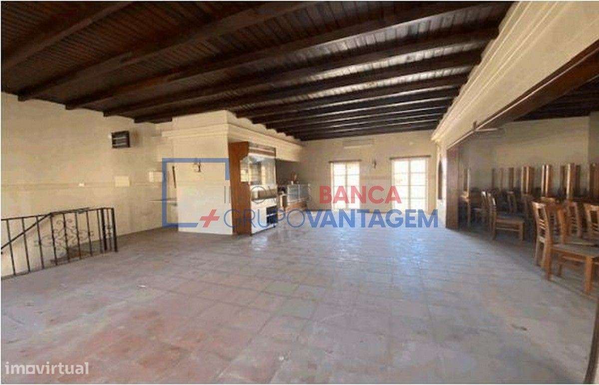 Moradia de 2 pisos, até agora destinada a comércio (restaurante), c... - Grande imagem: 3/8