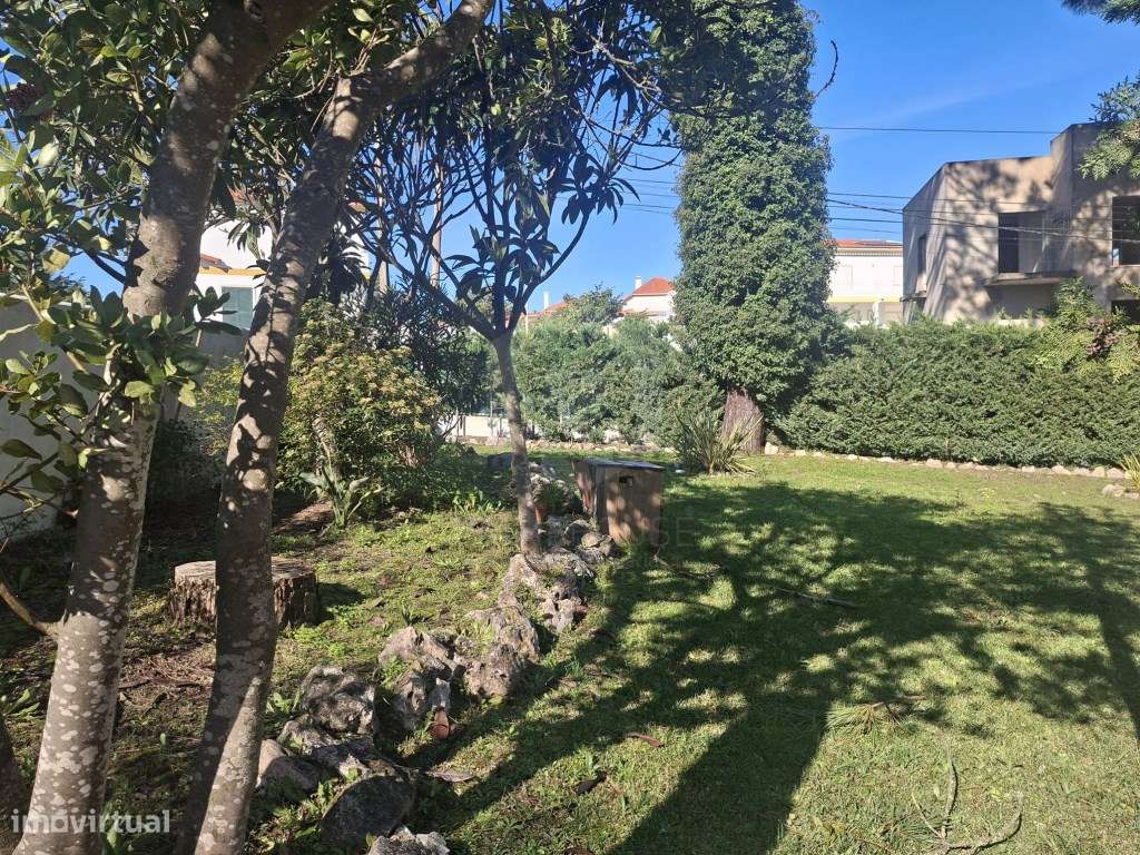 Moradia de Tradicional com Piscina em Lote de 2135 m² - Cotovia-14