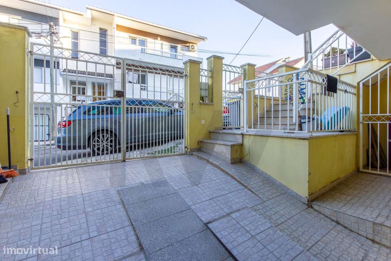 Excelente Moradia T3 - Vale de Milhaços, Corroios – Espaço, Conforto e-7