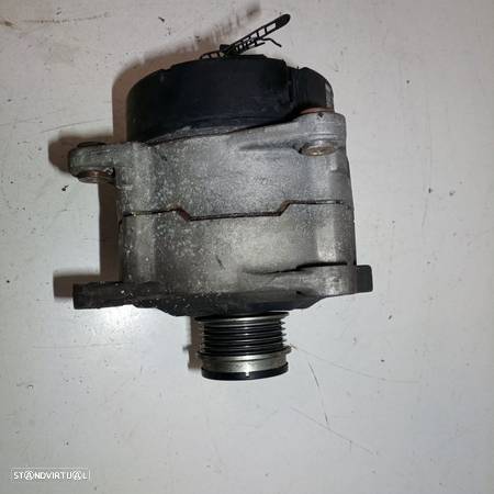 Alternador Volkswagen Passat (3B2) - 4