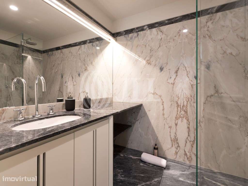Apartamento T3 com garagem no Edifício Emporium, Porto-6