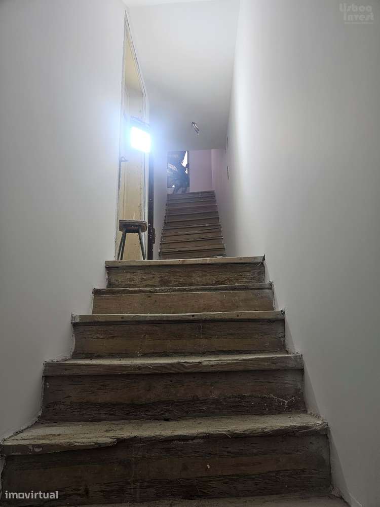 Vendo T2 para remodelação em predio totalmente remodelado-12