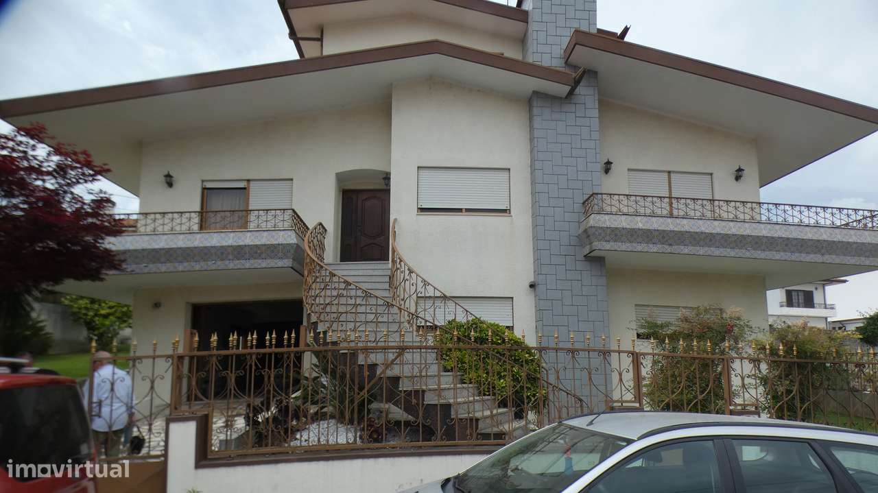 Moradia T5 S. Mamede Coronado-36