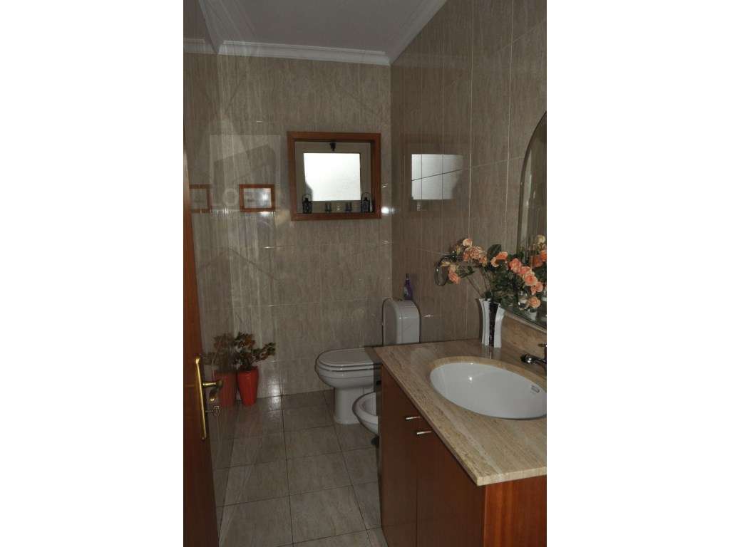 Moradia V4 em Candoso S.Santiago e Mascotelos-23