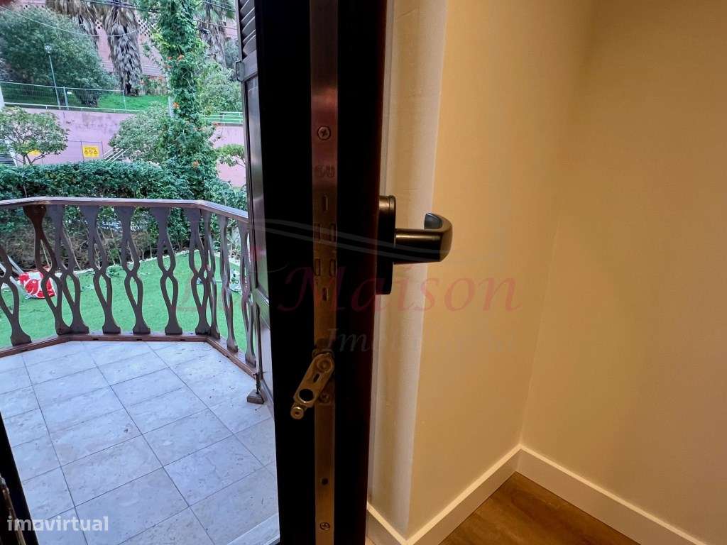 Moradia V4 Duplex no Centro de Loures-20