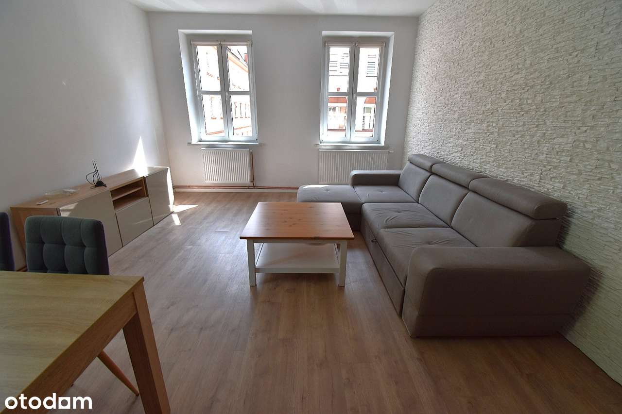 Mieszkanie 2 pokojowe w samym centrum miasta! 1 piętro, umeblowane !-8
