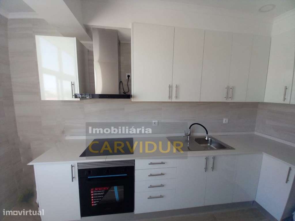 T1+1 Baixa da Banheira 1º andar totalmente Remodelado - Grande imagem: 2/16