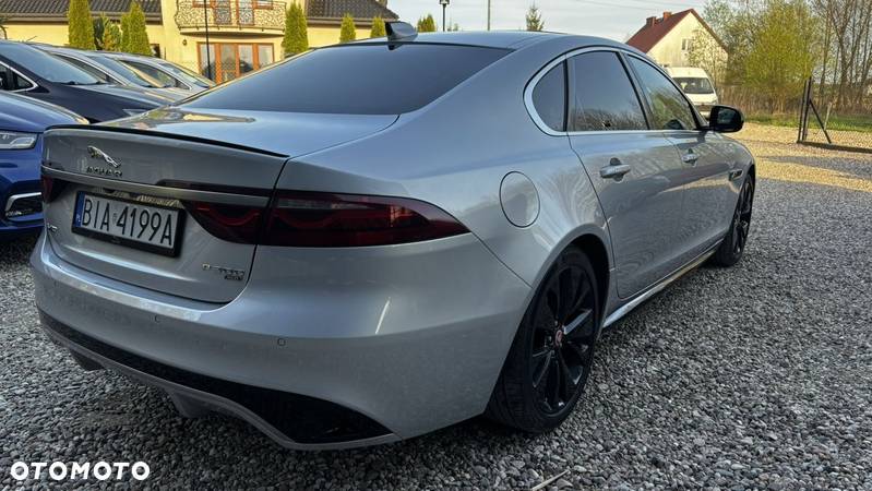 Jaguar XF 2.0 P300 AWD R-Dynamic SE - 4