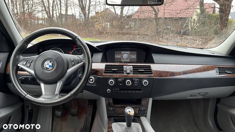 BMW Seria 5 525d Touring - 17