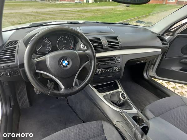 BMW Seria 1 116i - 11