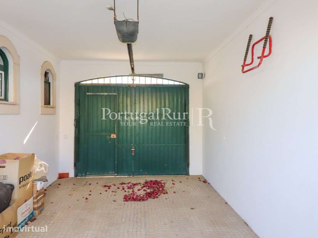 Elegante Moradia T4 com Jardim e Anexos em Alpiarça-15