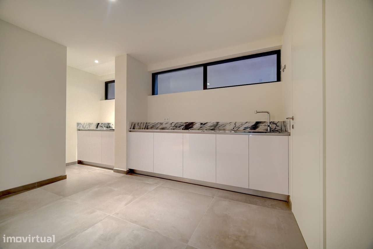 Moradia V4 Luxo na Costa da Guia-19