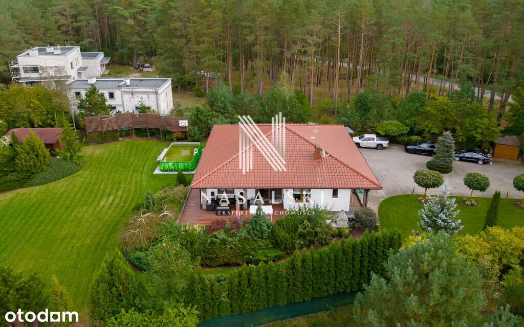 Dom z basenem i sauną na dużej działce pod lasem-5