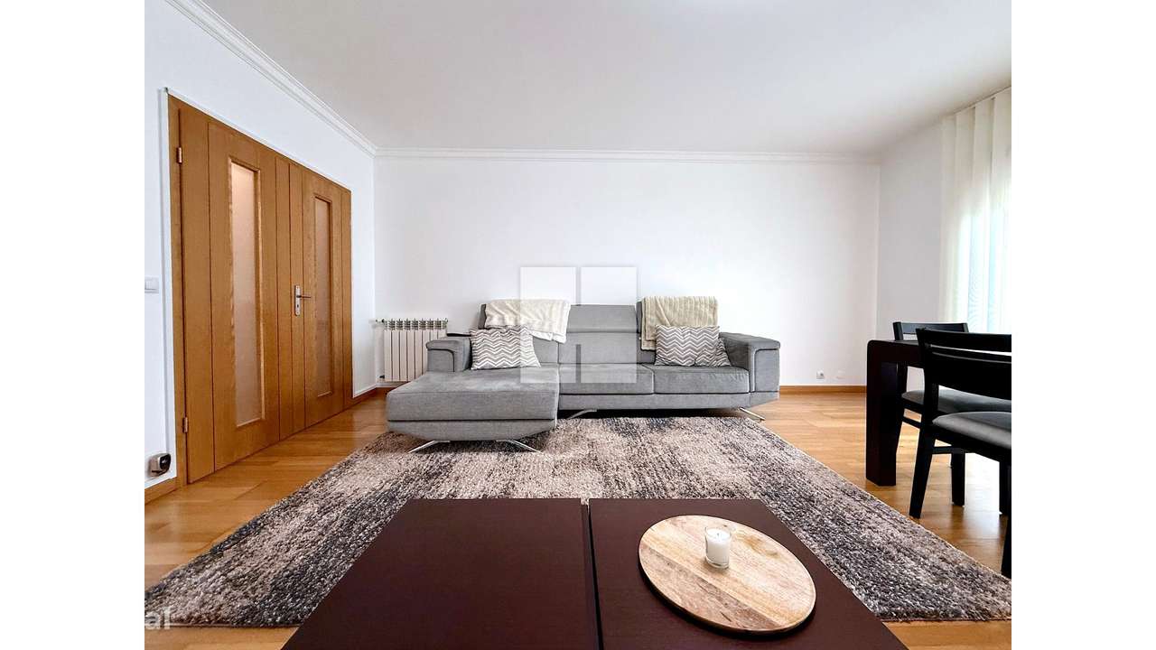 Apartamento T3 c/ Terraço e Garagem-6