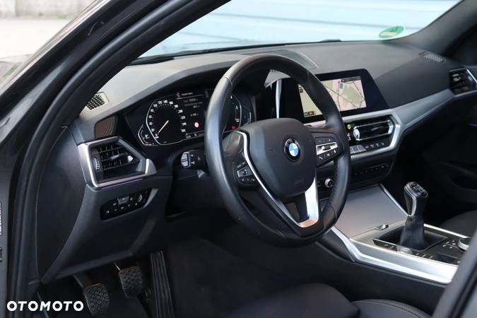 BMW Seria 3 318d Sport Line - 19