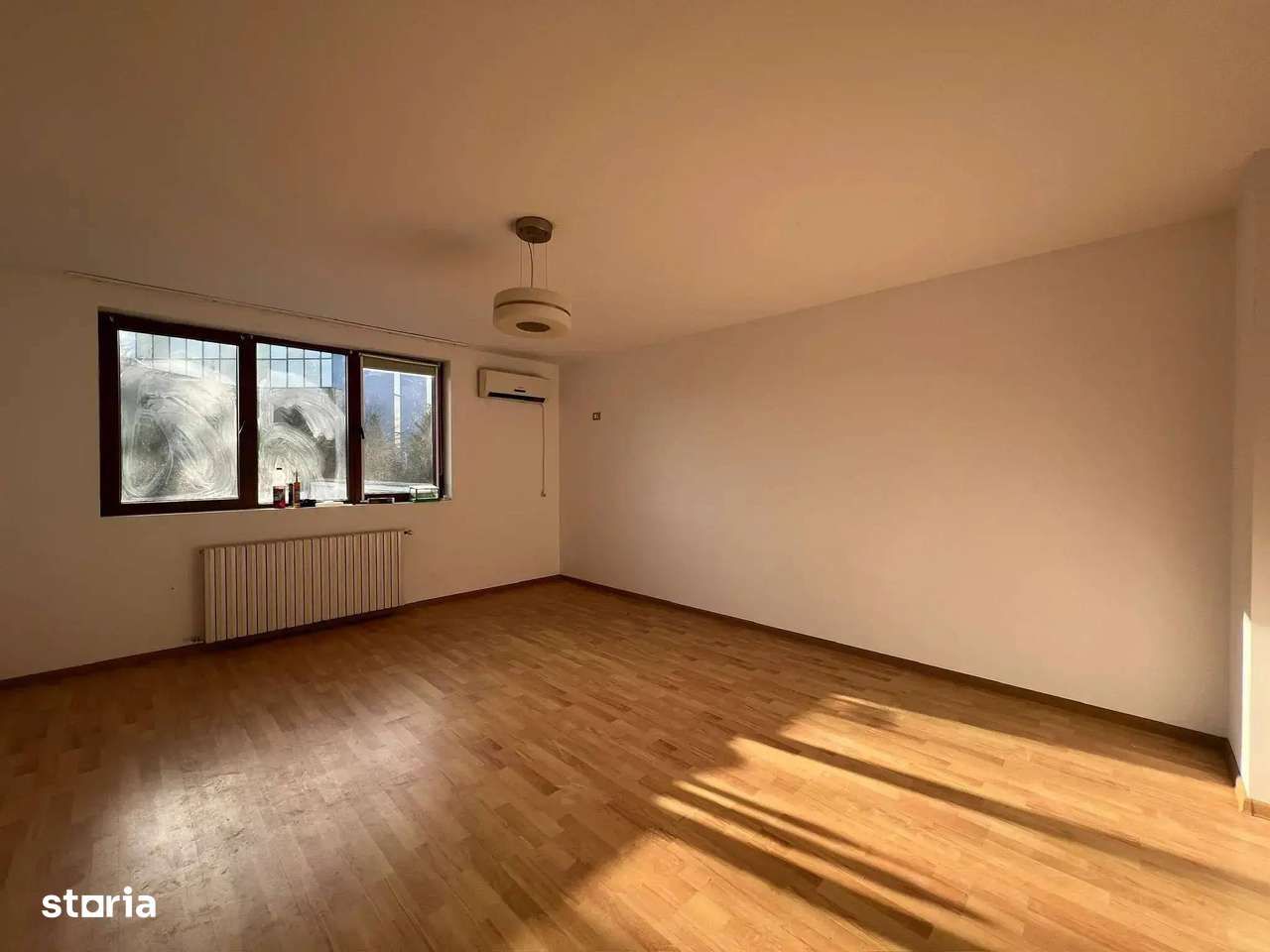 Vila 11 Camere De Inchiriat Militari Metrou-Pacii Curte 600 mp - Imagine principală: 5/20