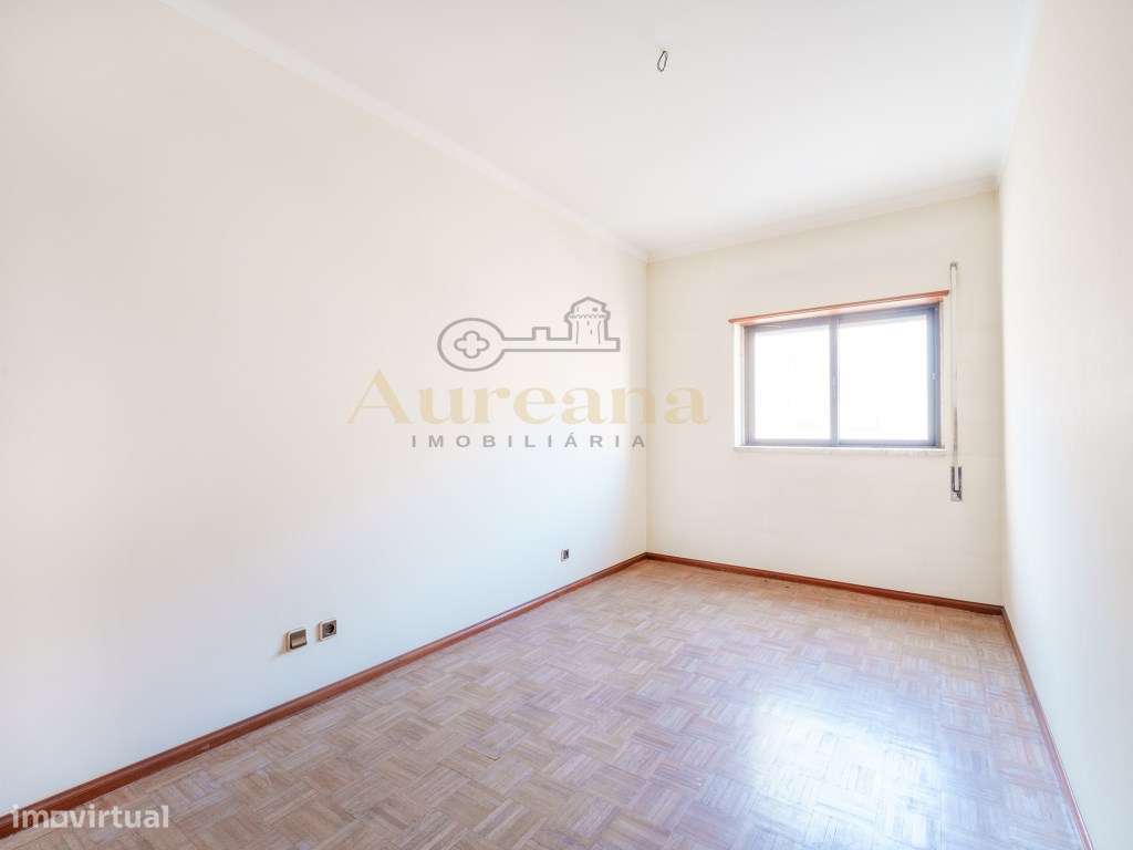 Oportunidade: T3 no Centro de Ourém em Prédio com Elevador-11