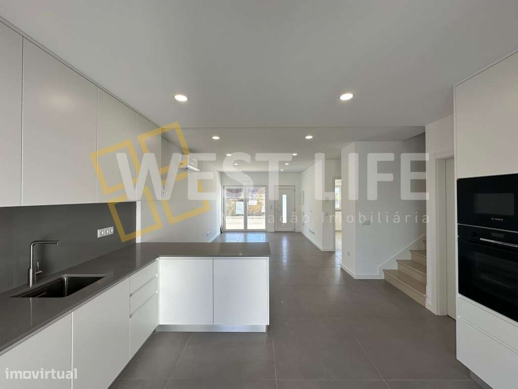 Moradia T3+1 NOVA, com SUITE, Terraço, excelente iluminação natural... - Grande imagem: 4/32