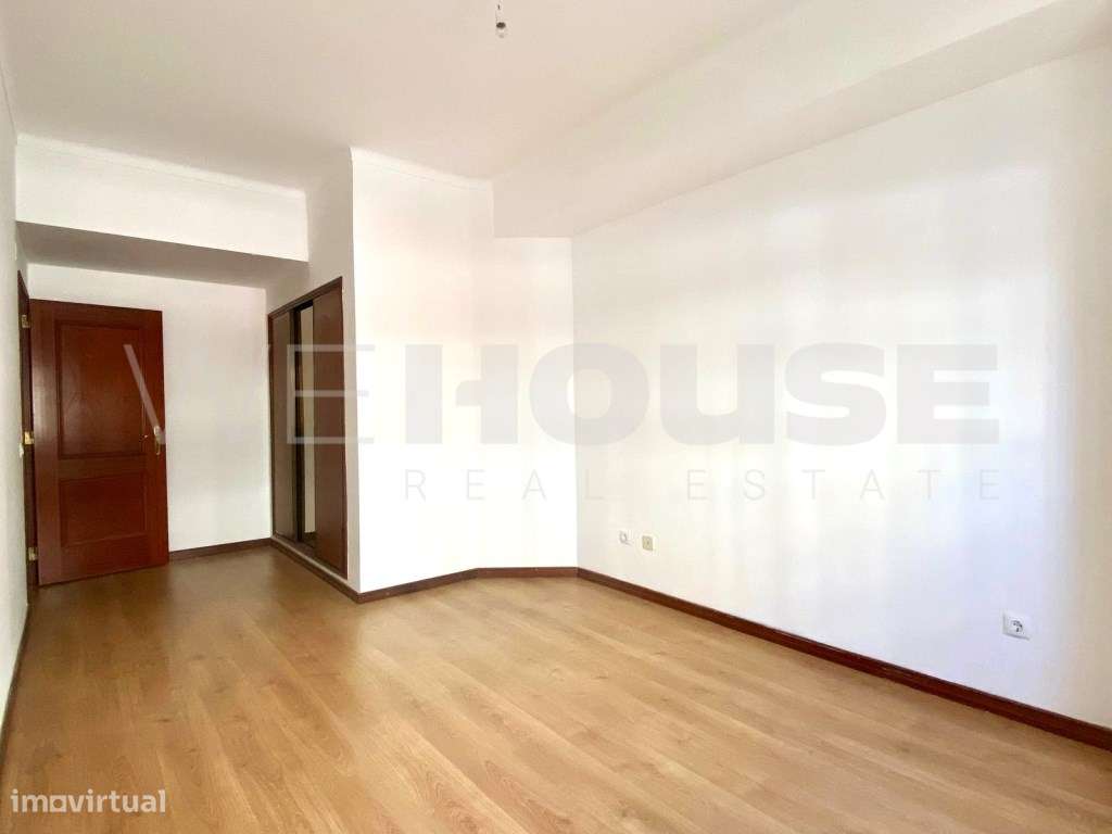 Apartamento T2 rés do chão alto, com 96m2-13