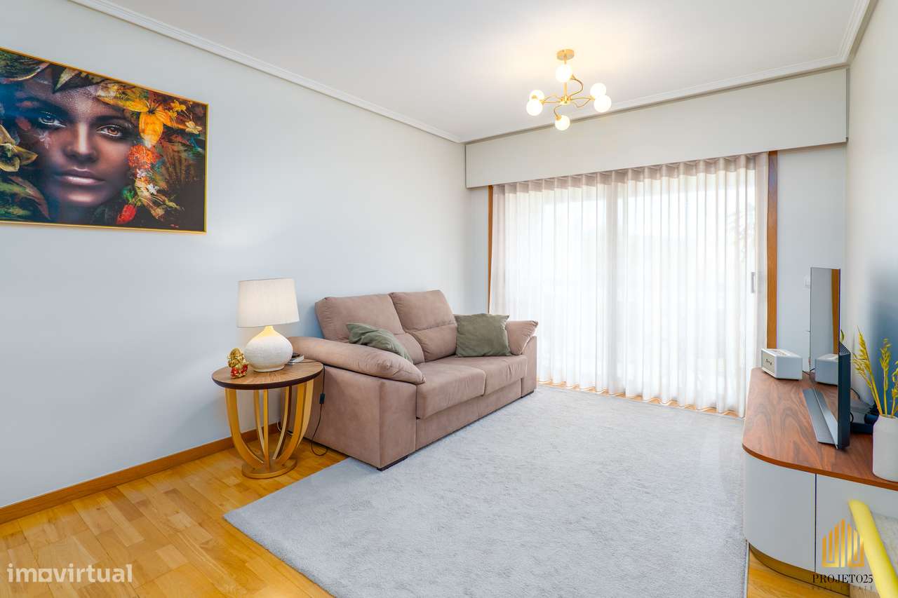 T2 Com Varanda Panorâmica em Urbanização Requintada, ao Aeroporto.-16