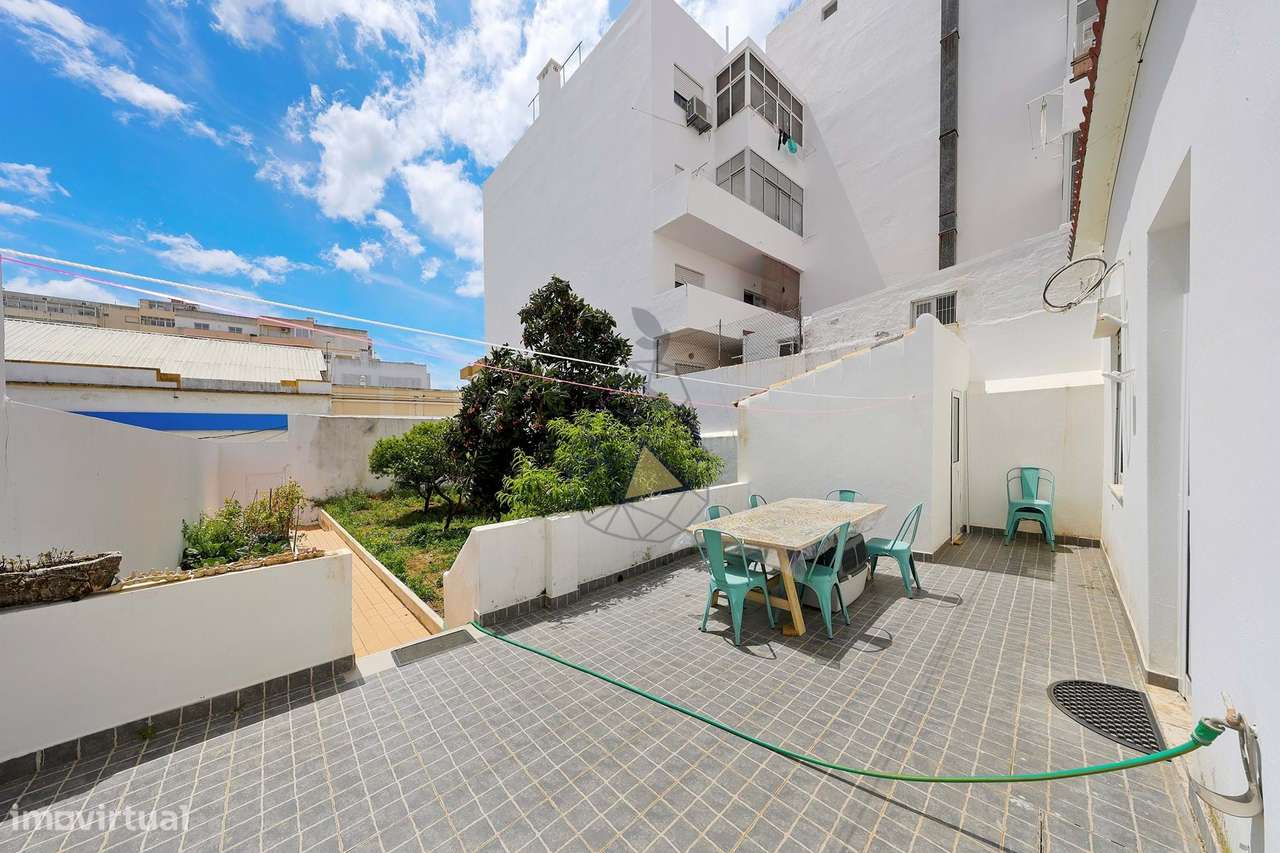 Moradia com 3 Quartos Renovada ,situada no centro da cidade de Portimã - Grande imagem: 3/48