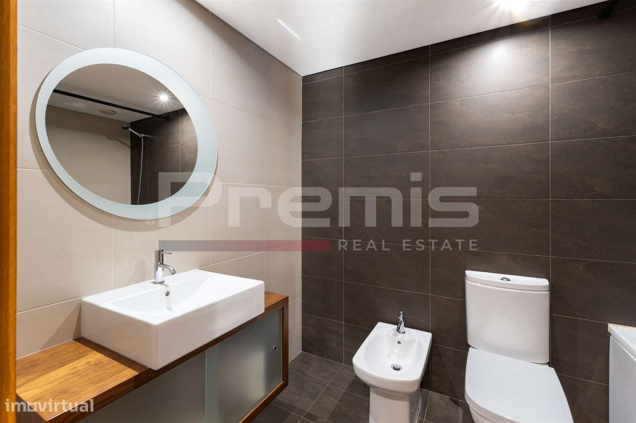 Moradia T5, com jardim e garagem para 4 carros, em Vila Nova de Gaia-27