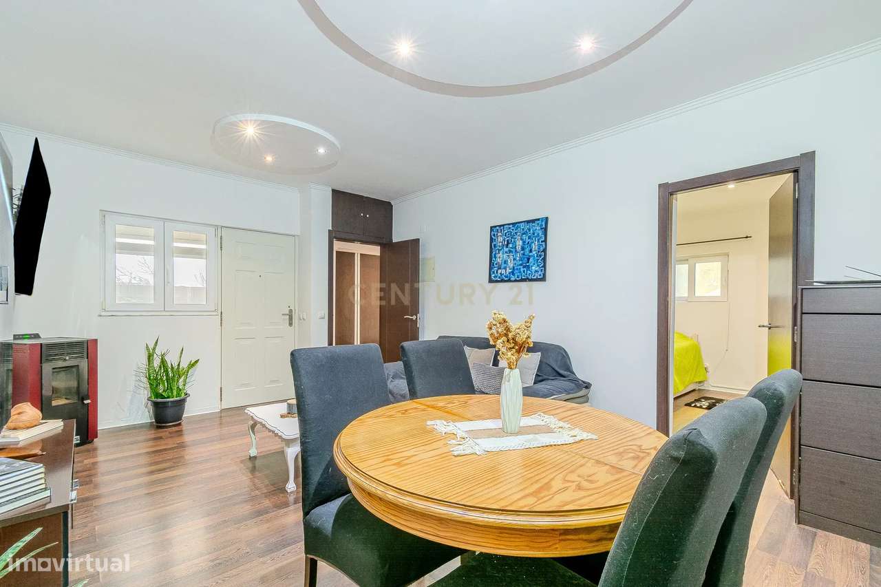 Apartamento de dois quartos em condomínio com piscina e jardim – Pátio-5