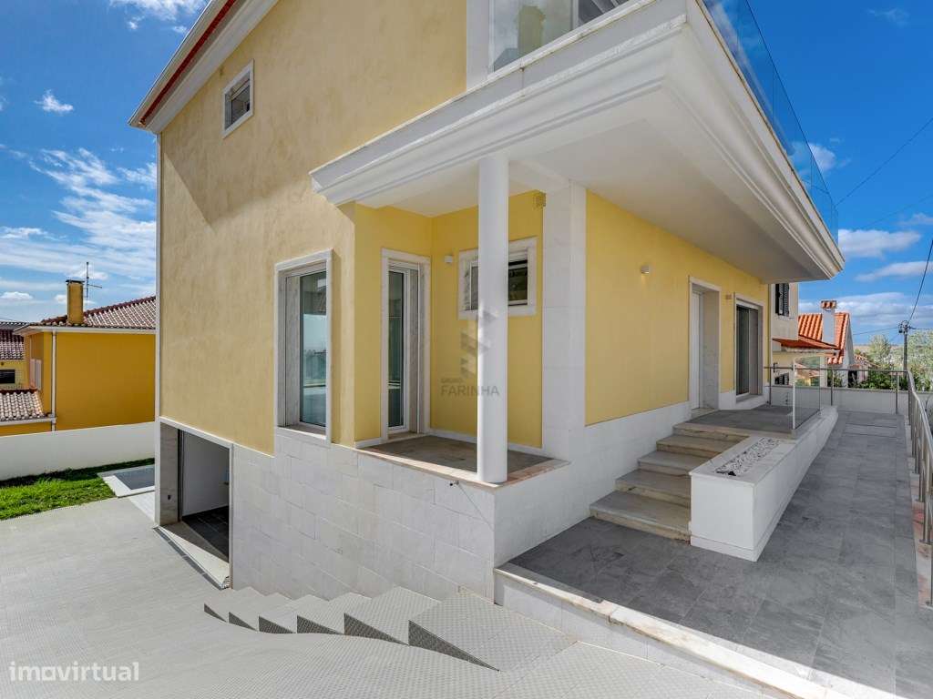 MORADIA T4 NOVA
Famões, moradia independente V4+1 nova com Jardim,...-44