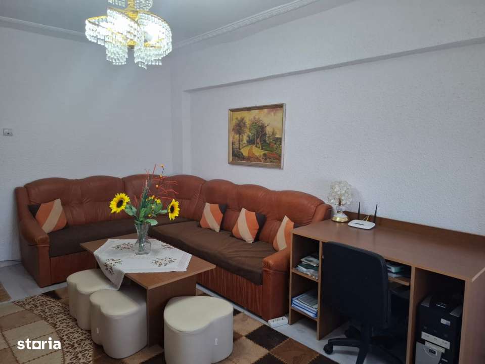 Apartament 4 camere  decomandate cu vedere pe doua parti in Nadlac-12