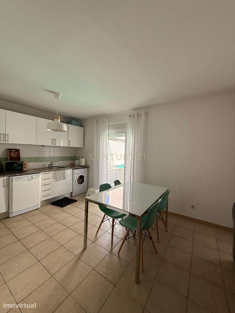 Magnifica T3 com Piscina no Corval-30