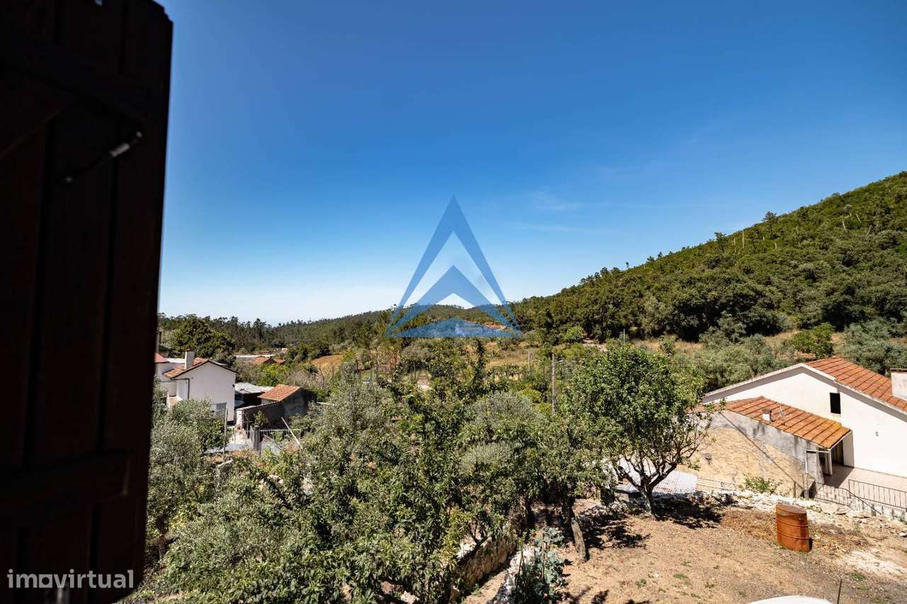Moradia T3 com enorme potencial e vista panorâmica sobre a serra –...-37
