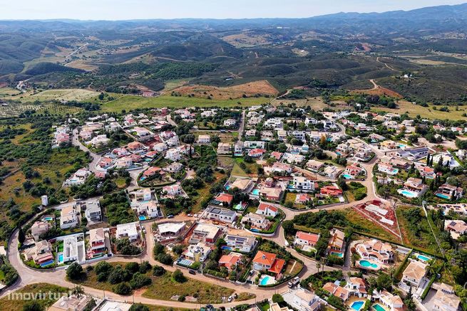 Moradia Térrea Moderna com Acabamentos de Luxo em Monte Canelas – Port-53
