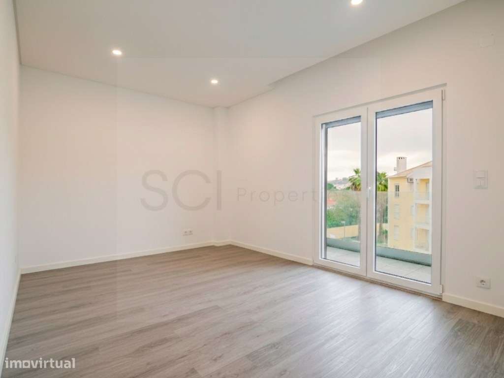 Apartamento T2 Garagem e Arrecadação Sobreda-18