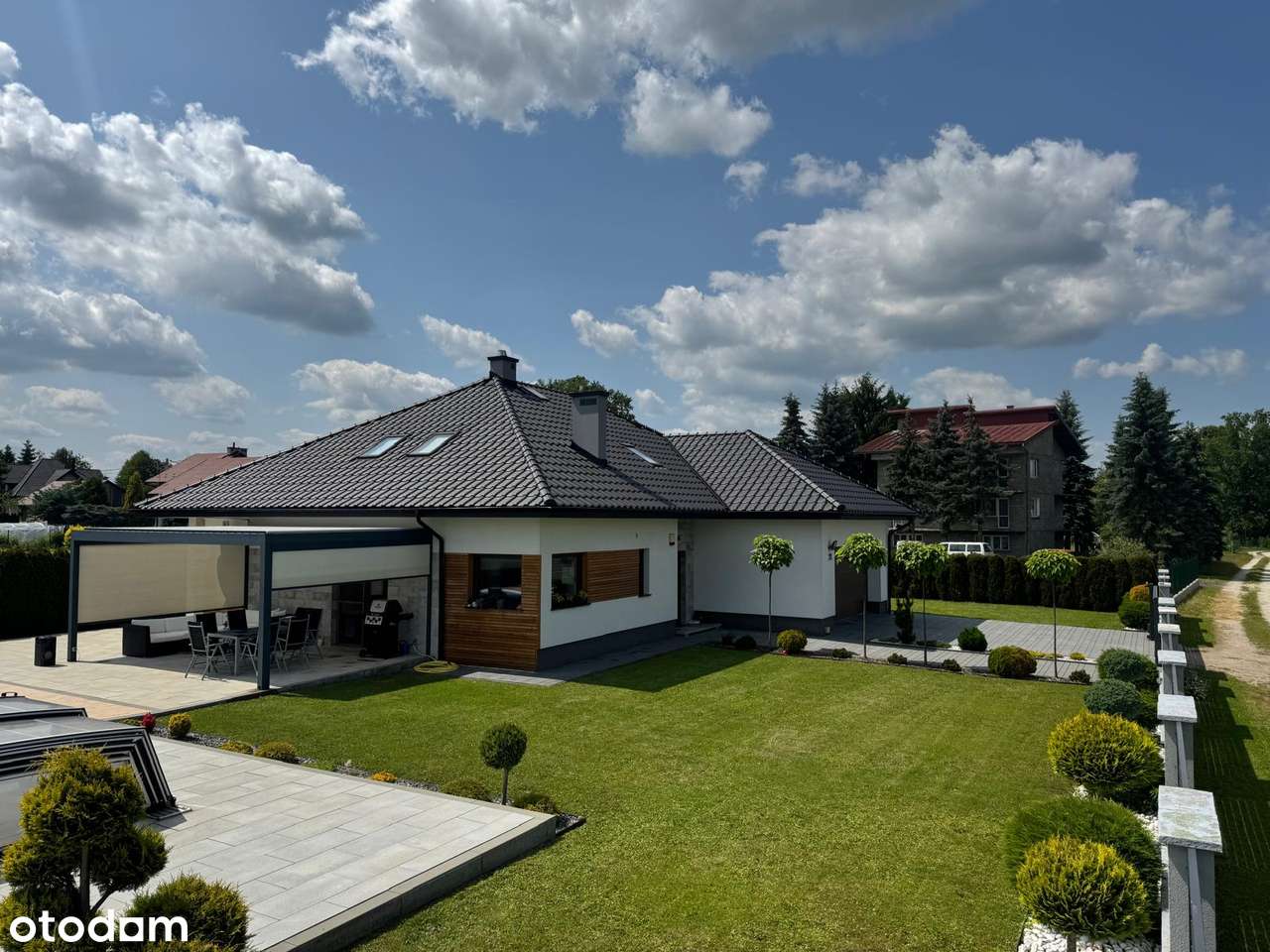 Nowoczesny dom z basenem w spokojnej okolicy - Pełny obrazek: 5/20